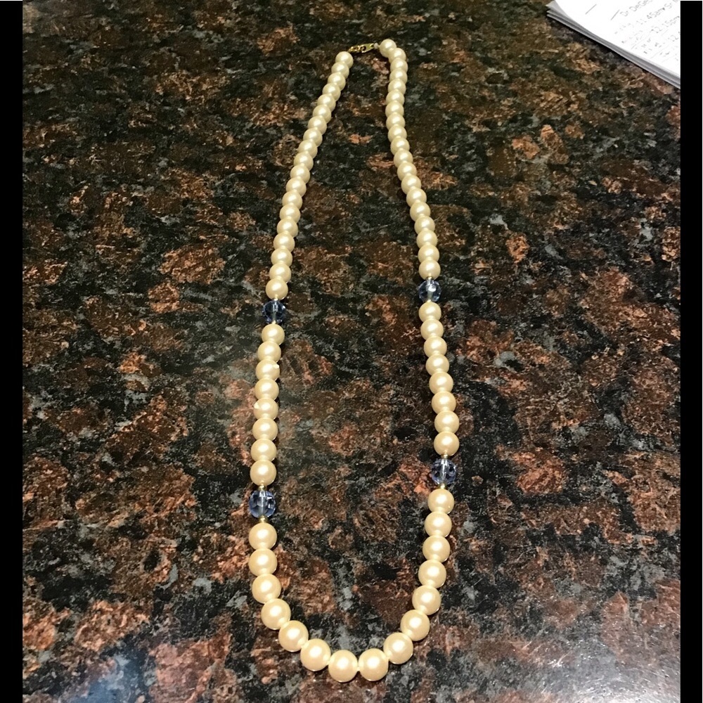 FAUX PEARL NECKLACE